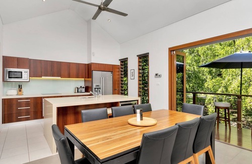 Palm Cove Villa | Rainforest Villa in Palm Cove