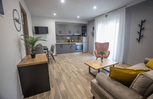 Dafni-Ymittos Apartamento | Raise Averof Serviced Apartments