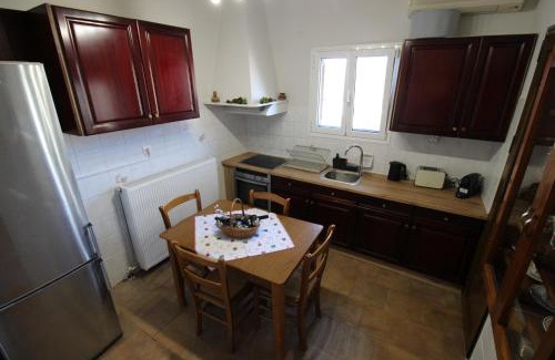 Polidrosos Casa | Raise Polydrosos Family Lodge