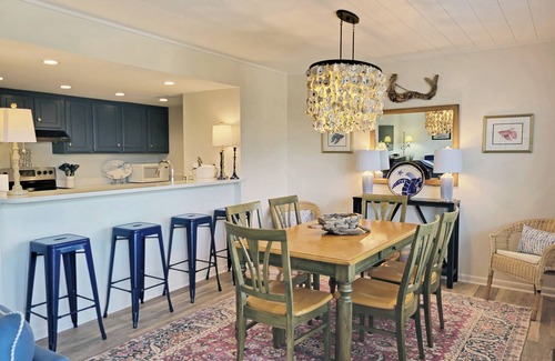 Litchfield by the Sea Condominio | Raised Beach Townhouse, Lake and Creek Views, Hammock, Easy Walk to Beach, Pool