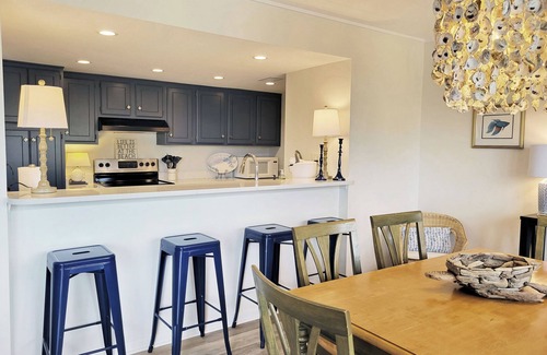 Litchfield by the Sea Condominio | Raised Beach Townhouse, Lake and Creek Views, Hammock, Easy Walk to Beach, Pool