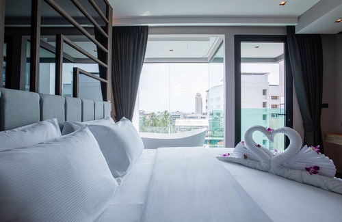 Nanai Road Hotel | Rak Elegant Hotel Patong