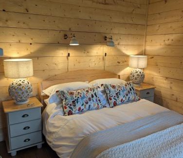 Holsworthy Casa | Raleigh Lodge - high quality lodge in secluded meadow
