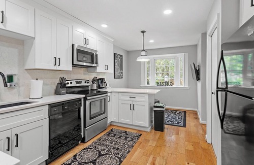 Northwest Raleigh Casa | Raleigh Retreat close to NCState, DWNTN and Rex