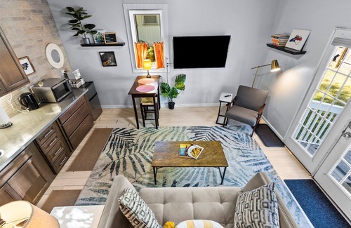Downtown Casa | Raleigh Tiny Shed~Dtwn~Pets