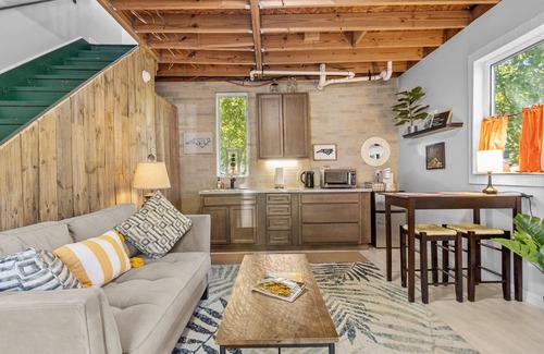 Downtown Casa | Raleigh Tiny Shed~Dtwn~Pets