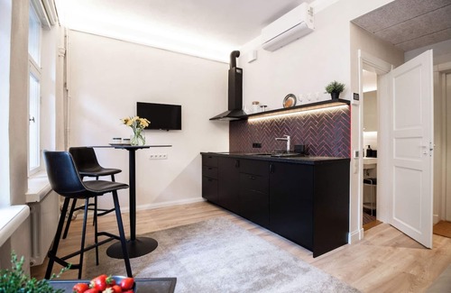 Old Town Apartamento | tARTuStays apartment full of art by Ralf Sannikov with WiFi and AC