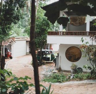 Bandaranayake Complejo | Rama Shala - Home of the flying Yogis