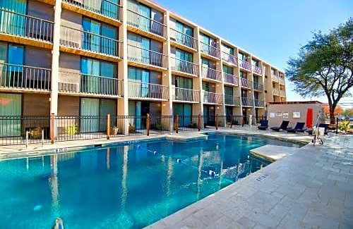 Franklin Park Hotel | Ramada by Wyndham Austin South