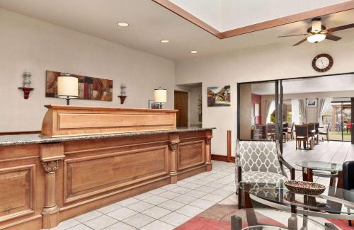 Pacific Hotel | Ramada by Wyndham Arcata