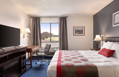 Pacific Hotel | Ramada by Wyndham Arcata
