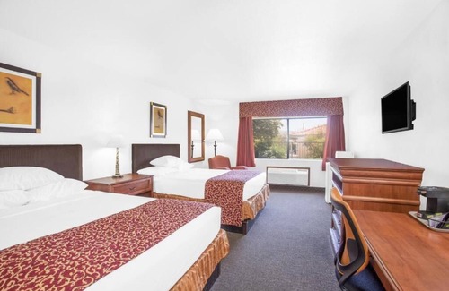 Barstow Hotel | Ramada by Wyndham Barstow