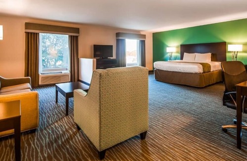 Burkburnett Hotel | Ramada by Wyndham Burkburnett / Wichita Falls