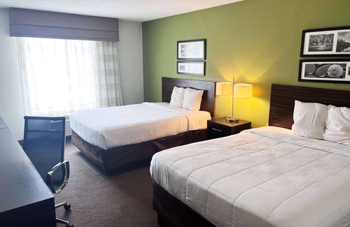 Jackson Hotel | Ramada By Wyndham Jackson Ms