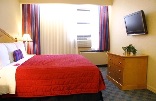Jersey City Hotel | Ramada by Wyndham Jersey City