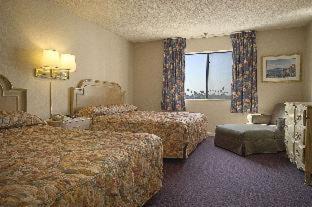 Wilshire Hotel | Ramada by Wyndham Los Angeles/Wilshire Center