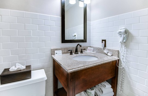 Metairie Hotel | Ramada by Wyndham Metairie New Orleans Airport