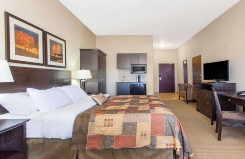 Pincher Creek Hotel | Ramada by Wyndham Pincher Creek