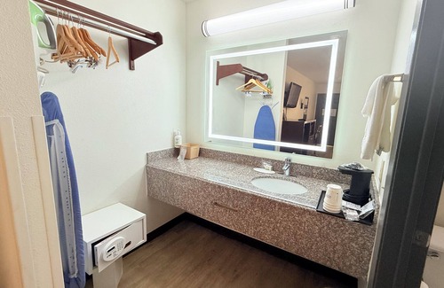 West San Antonio Hotel | Ramada by Wyndham San Antonio Near SeaWorld/Lackland AFB