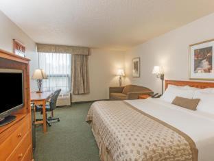 Sioux Falls Hotel | Ramada by Wyndham Sioux Falls Airport - Waterpark Resort & Event Center