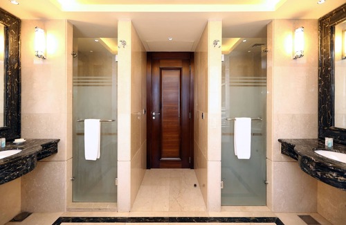 Beirut Hotel | Ramada Plaza by Wyndham Beirut Raouche