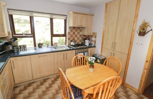 Ballaghnabehy Cabaña | RAMBLER'S REST, pet friendly in Manorhamilton, County Leitrim