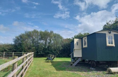 Bude Cabina | Ramblers Rest 2 miles from beach,rural setting Bude Cornwall