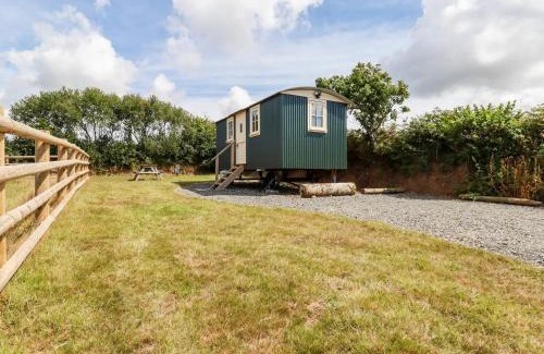Bude Cabina | Ramblers Rest 2 miles from beach,rural setting Bude Cornwall