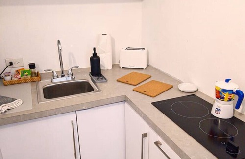 Maleza Baja Apartamento | Ramey Base: 2 Mins-Airport/Beach/Golf/Restaurants