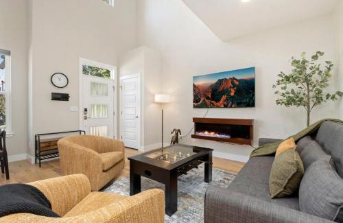 Old Town North Casa | Rams Roost with Rooftop Hot Tub, Patio and Family Fun