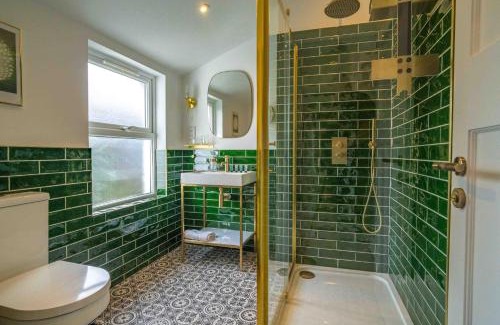 Ramsgate Casa | Ramsgate Family Cottage nr Beach -Harbour- Sleeps 4 - Garden - Parking on Street
