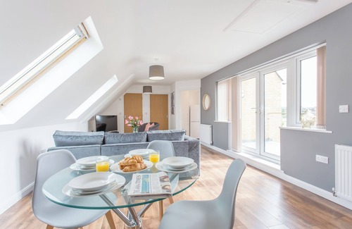 Cowley Apartamento | Rana Ct 4 (Lewis Suite) | 1 Bed 1st Floor Apt.