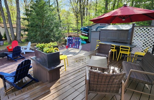 Jim Thorpe Casa | Ranch at Bear Creek Lake Jim Thorpe game room, fire pit walk to pool and lake!