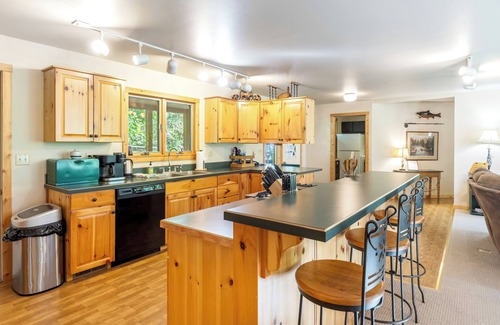 Clinton Cabina | Ranch Creek Ranch - Stunning Home in The Mountains Of Western Montana