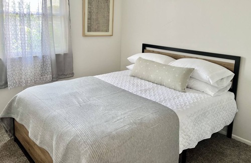 Easton Casa | Ranch Home 5 minutes to Easton/Airport. Pet-Friendly!