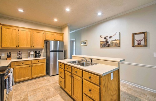 Euharlee Casa | Ranch Home w/ Front Porch on Etowah River!