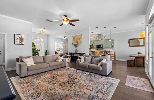 High Springs Casa | Ranch House w/Pools, Pickleball, Sand Volleyball 10 mins to Springs