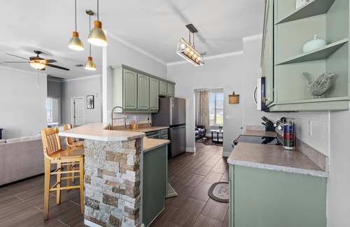 High Springs Casa | Ranch House w/Pools, Pickleball, Sand Volleyball 10 mins to Springs