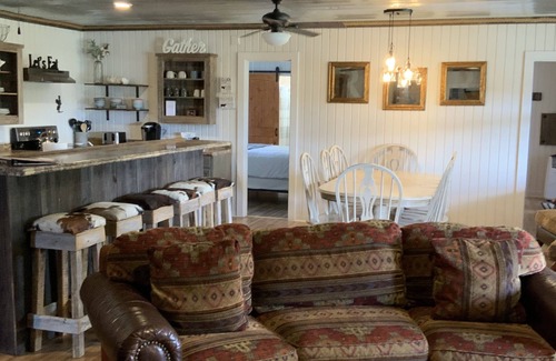 Centerville Cabina | Ranch Lodge - A Texas Ranch Stay