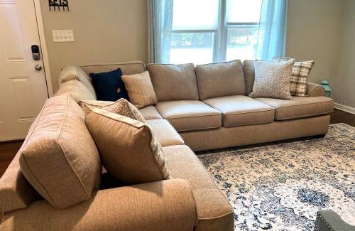 Addison Heights Casa | Ranch Style Home & Plenty Of BKYD Space Near KSU