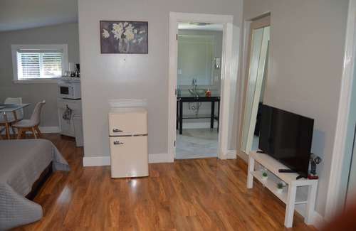 Davie Otro | Ranch suite in the heart of Davie steps away from Sawgrass!