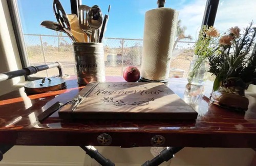 Yucca Valley Casa | Rancho Moco - 5 Acres, Views and Whirlpool Tub!