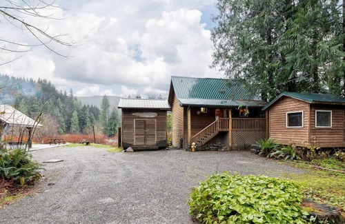 Gold Bar Cabina | Rancho Relaxo with mountain view, covered outdoor area, fire pit, MUST SEE!