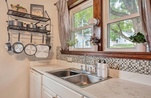 Washington Casa | Rand House in WashMO - close to Purina & winery shuttle