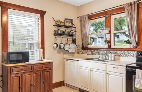 Washington Casa | Rand House in WashMO - close to Purina & winery shuttle