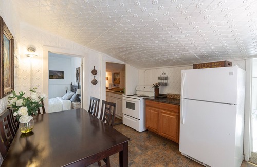 California Desert Cabina | Randsburg historical rectory 3 bedroom home