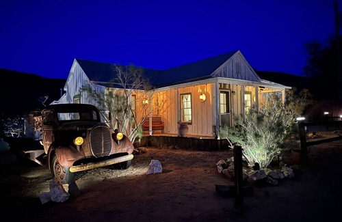 California Desert Cabina | Randsburg historical rectory 3 bedroom home