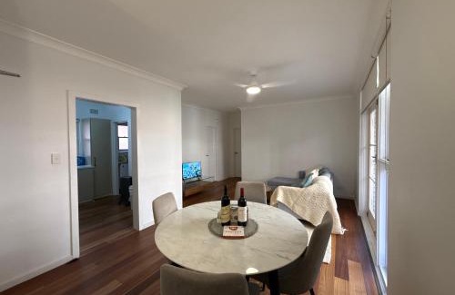 Randwick Casa | Randwick Shared Apt with Study Desk & Parking