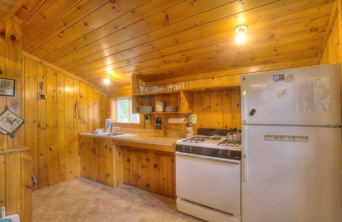 Rangeley Casa | 4-6, acogedora cabaña de 2 dormitorios, sala de estar abierta, recientemente renovado