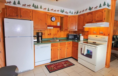 Rangeley Casa | ¡Adorable casa de campo renovada en Rangeley Manor con todas las comodidades y comodidades del hogar!
